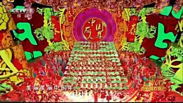涨姿势!为什么大牌时装在春晚就失去了高级感?(图10) 涨姿势!为什么大牌时装在春晚就失去了高级感?(图10)