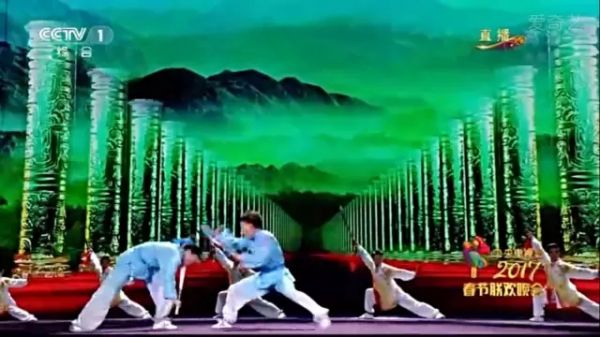 涨姿势!为什么大牌时装在春晚就失去了高级感?(图12) 涨姿势!为什么大牌时装在春晚就失去了高级感?(图12)