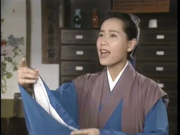 涨姿势!为什么大牌时装在春晚就失去了高级感?(图16) 涨姿势!为什么大牌时装在春晚就失去了高级感?(图16)