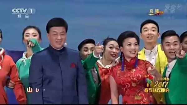 涨姿势!为什么大牌时装在春晚就失去了高级感?(图24) 涨姿势!为什么大牌时装在春晚就失去了高级感?(图24)