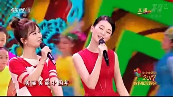 涨姿势!为什么大牌时装在春晚就失去了高级感?(图29) 涨姿势!为什么大牌时装在春晚就失去了高级感?(图29)
