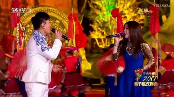 涨姿势!为什么大牌时装在春晚就失去了高级感?(图35) 涨姿势!为什么大牌时装在春晚就失去了高级感?(图35)