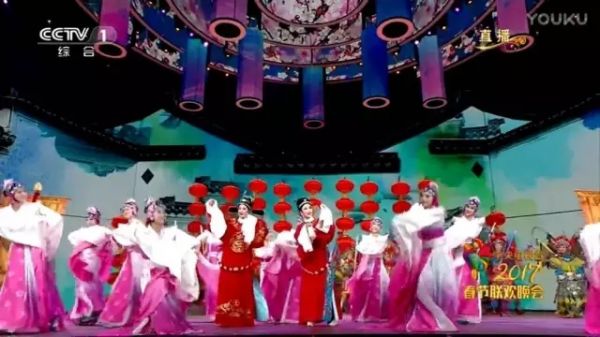 涨姿势!为什么大牌时装在春晚就失去了高级感?(图36) 涨姿势!为什么大牌时装在春晚就失去了高级感?(图36)