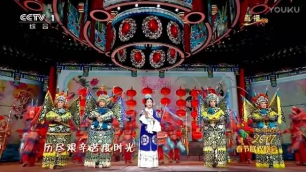涨姿势!为什么大牌时装在春晚就失去了高级感?(图37) 涨姿势!为什么大牌时装在春晚就失去了高级感?(图37)