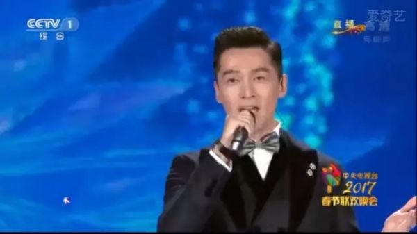 涨姿势!为什么大牌时装在春晚就失去了高级感?(图49) 涨姿势!为什么大牌时装在春晚就失去了高级感?(图49)