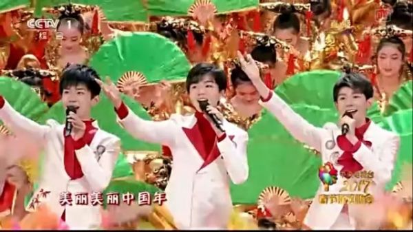 涨姿势!为什么大牌时装在春晚就失去了高级感?(图5) 涨姿势!为什么大牌时装在春晚就失去了高级感?(图5)