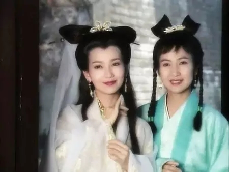 涨姿势!为什么大牌时装在春晚就失去了高级感?(图52) 涨姿势!为什么大牌时装在春晚就失去了高级感?(图52)