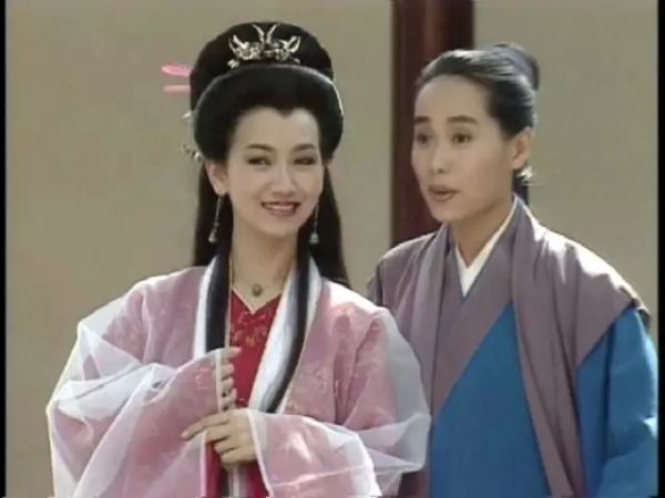 涨姿势!为什么大牌时装在春晚就失去了高级感?(图56) 涨姿势!为什么大牌时装在春晚就失去了高级感?(图56)